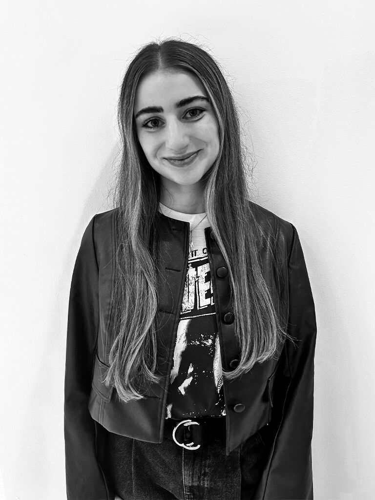 Department Specialist Mariana Swartz